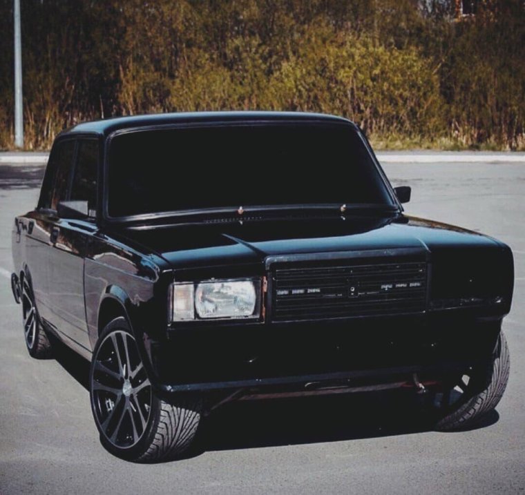 ВАЗ 2107 тюнинговый черный