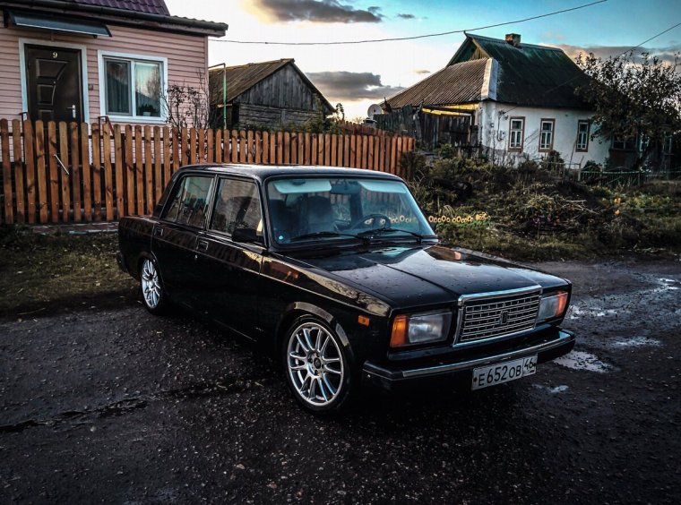 ВАЗ 2107 тюнинговый черный