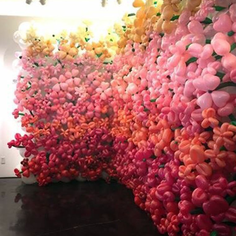 Цветочная стена из воздушных шаров