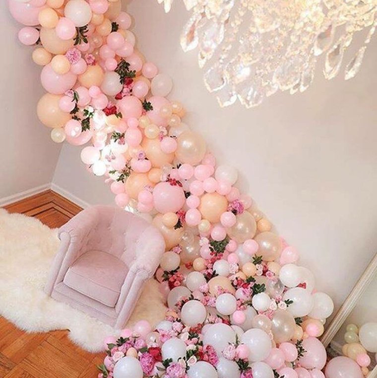 Украсить комнату шарами