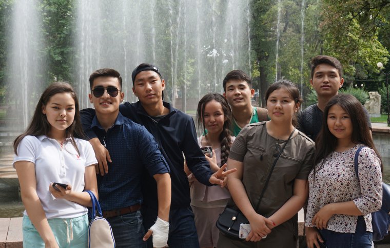 Киргизия жители