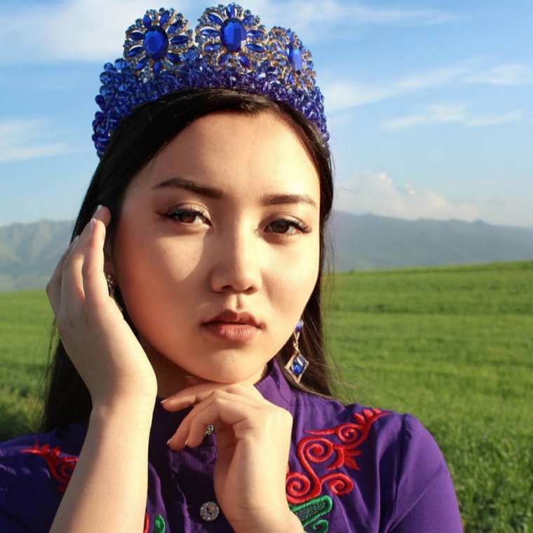 Нара монголка