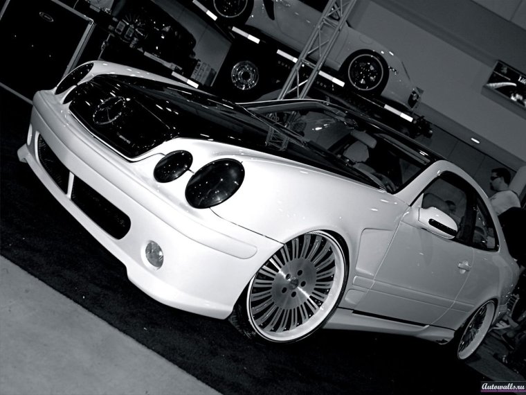 Mercedes очкарик e210