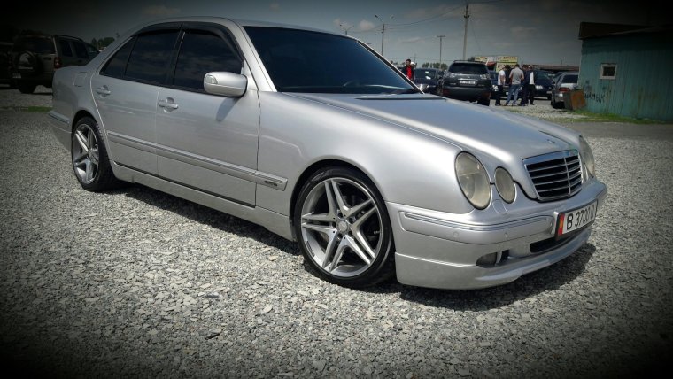 Розовый Мерседес