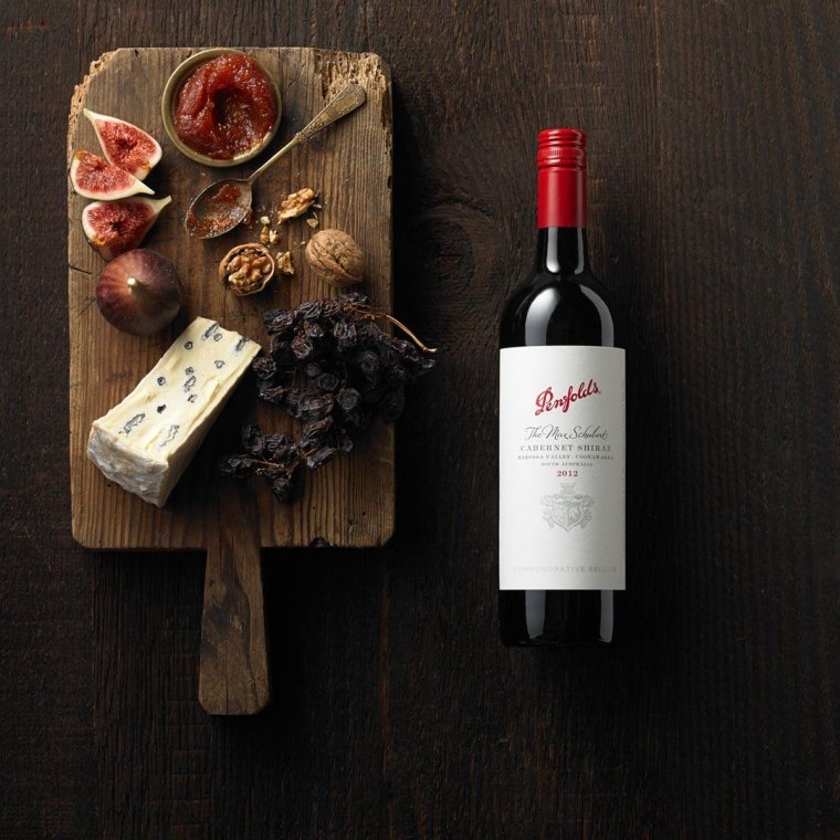 Бутылка с вином