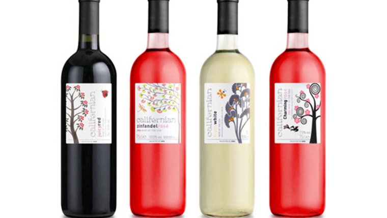 Вино с разноцветной этикеткой