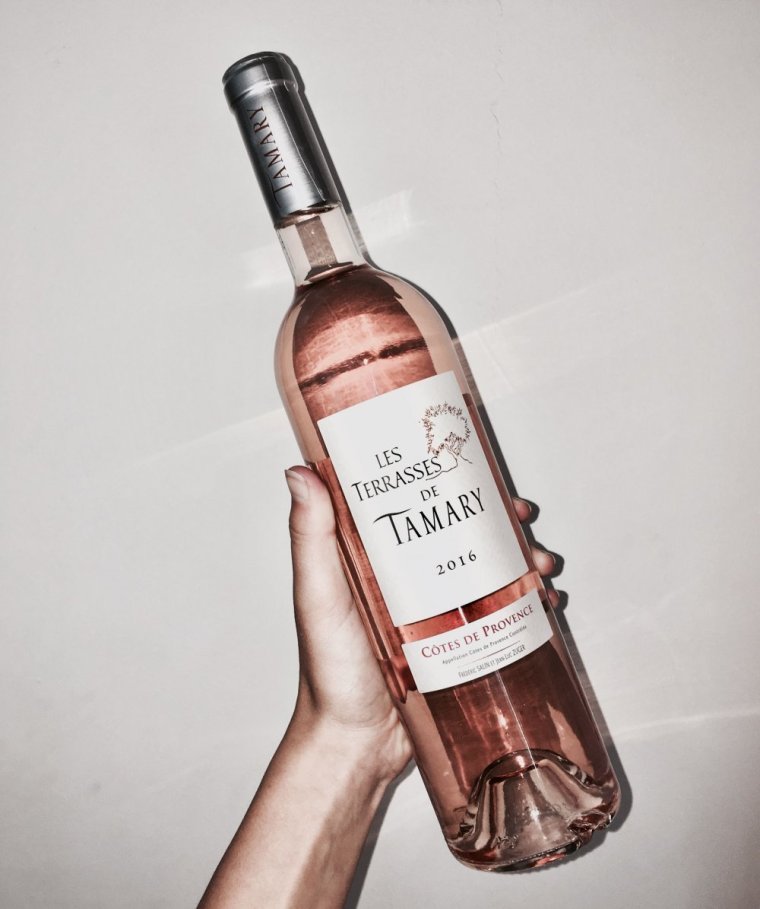 Бутылка вина Эстетика