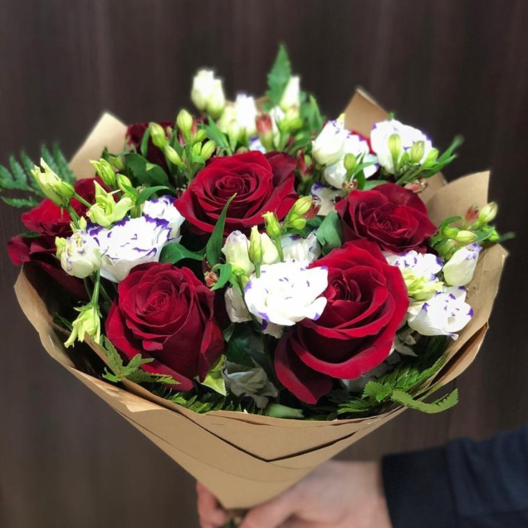 Красивый сборный букет из роз