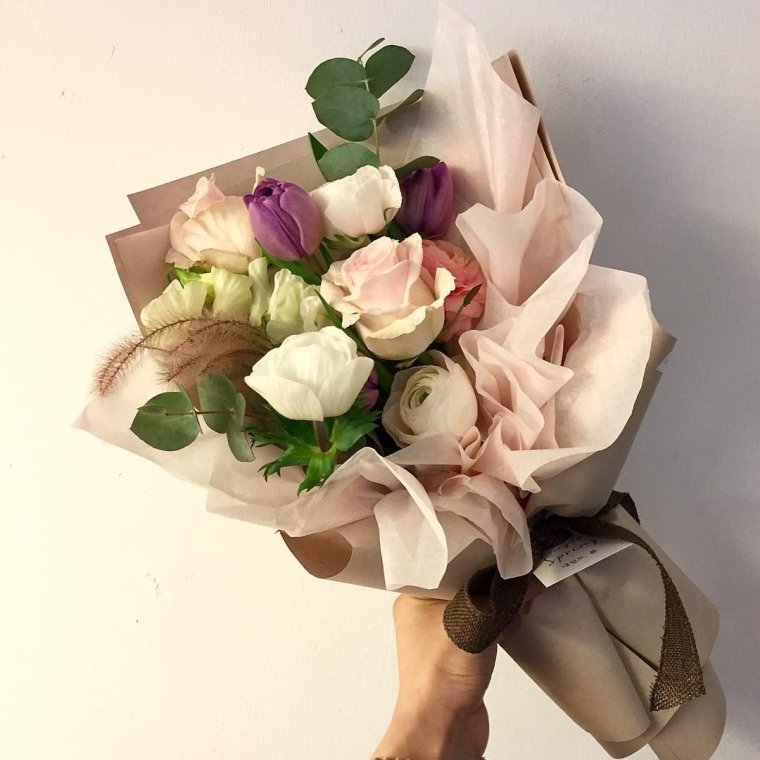 Упаковка букета в фоамиран