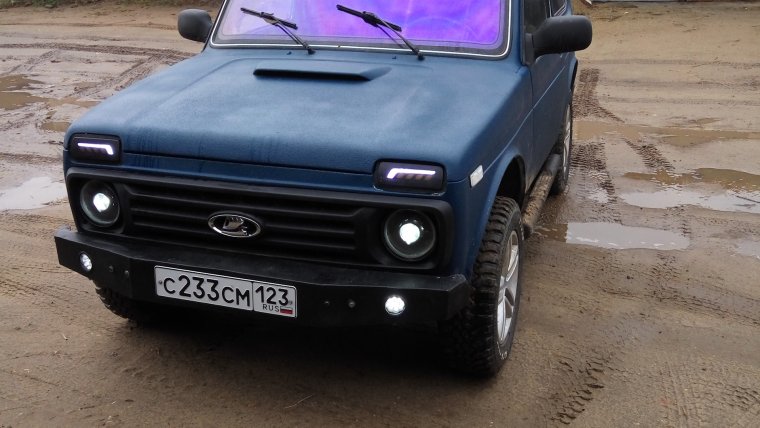 Нива 21214 голубая Планета