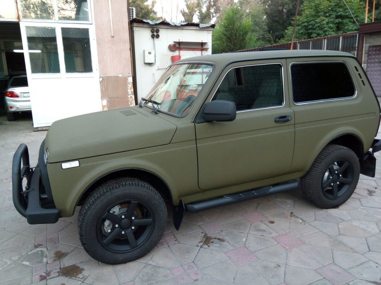 2121 Нива в зеленом рапторе