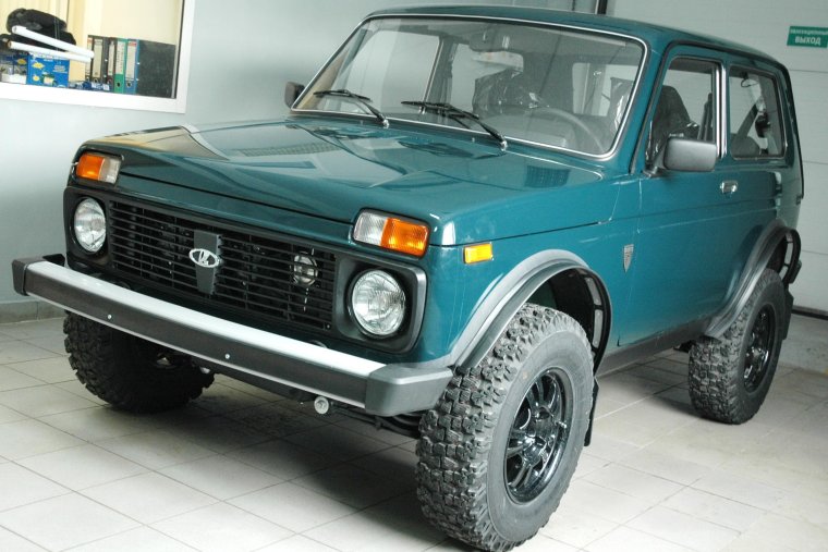 Нива 2131 цвет Несси Раптор