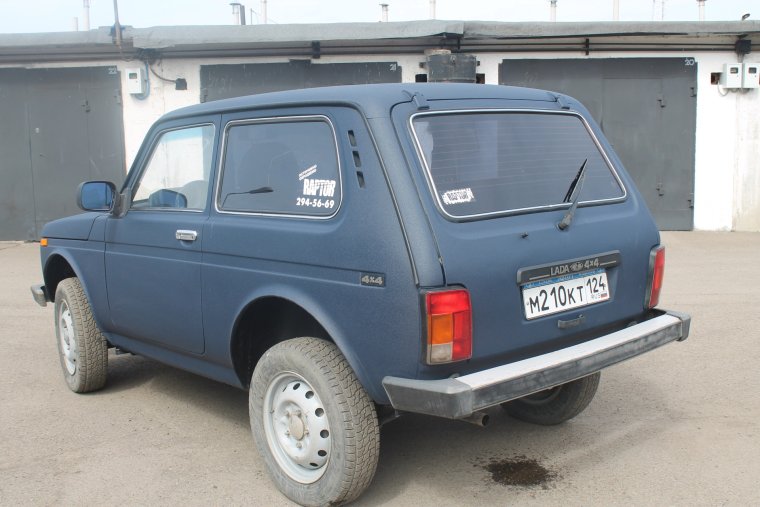 Нива 4на4 темно зеленая