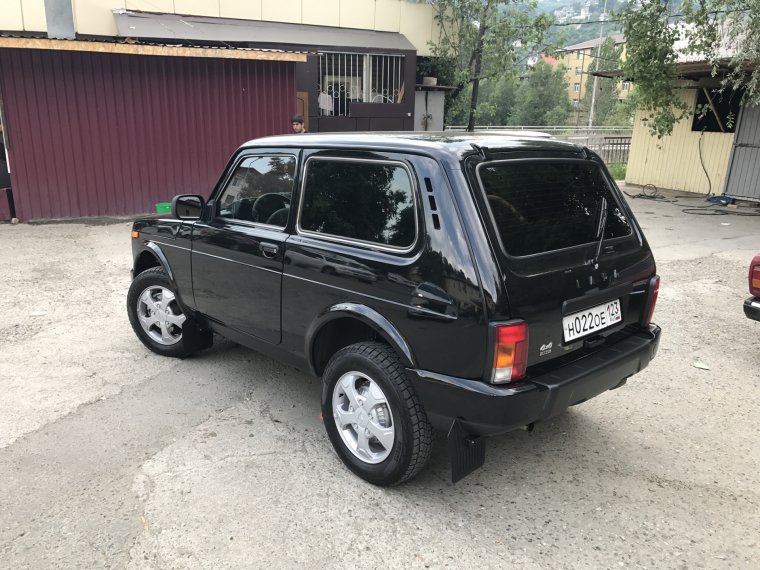 Нива 2131 зеленый Раптор