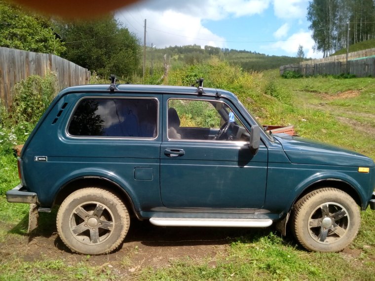 Lada 4x4 Niva Urban красный