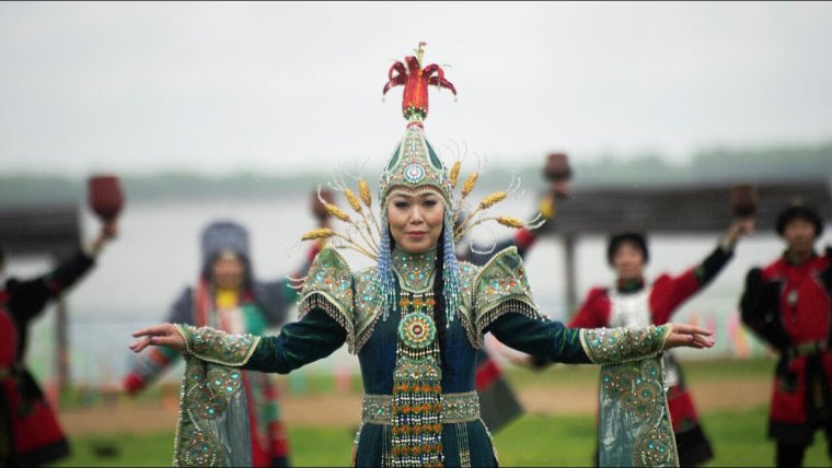 Розовый фон с узорами