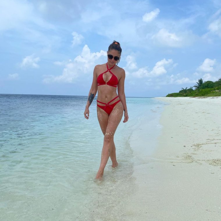 Агата Муцениеце бикини