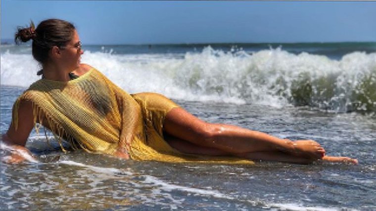 Агата Муцениеце на Мальдивах