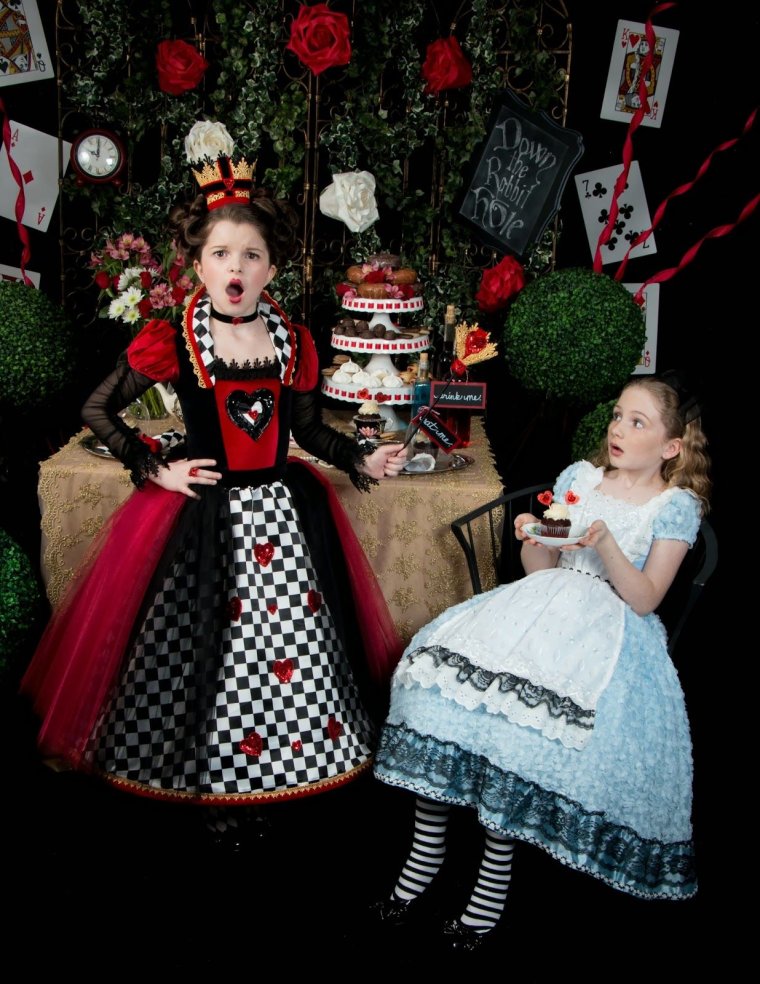 Алиса в стране чудес маскарад