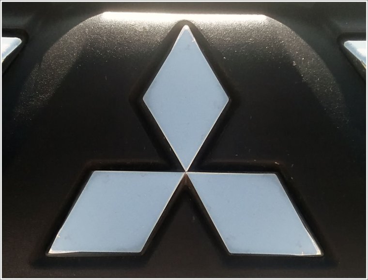 Машина с треугольным значком