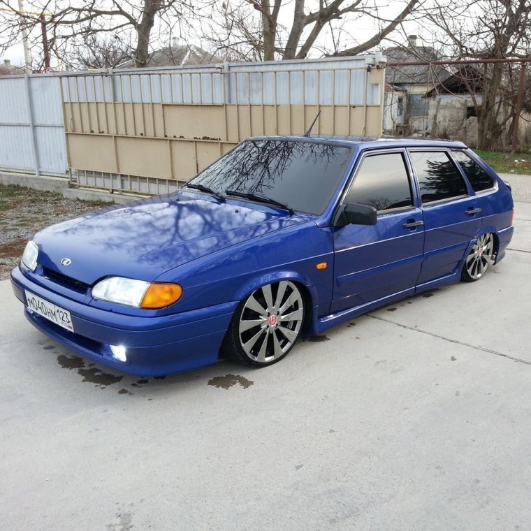 ВАЗ 2114 мускари на рельсах