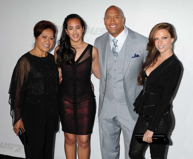 Дуэйн Джонсон с женой