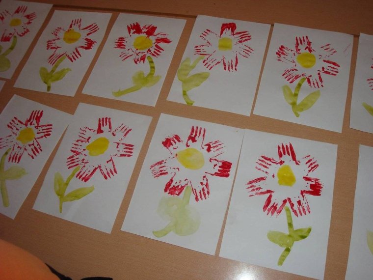 Цветы в холодных тонах рисование