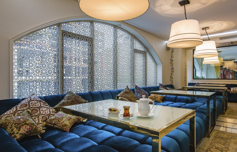 Окна в кафе в Восточном стиле