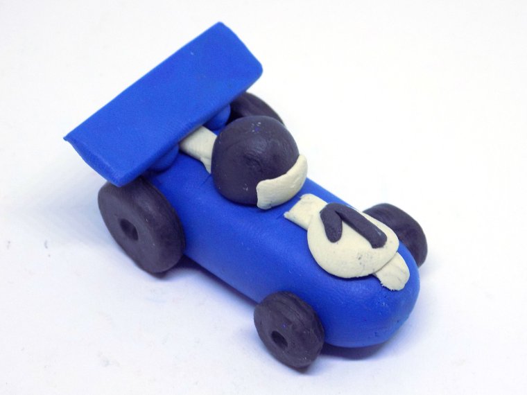 Машина из пластилина для детей