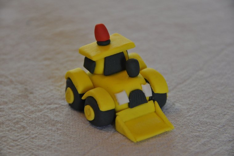 Трактор из пластилина для детей