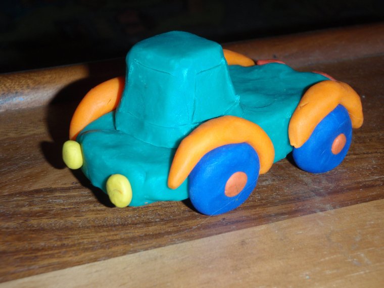 Машина из пластилина для детей