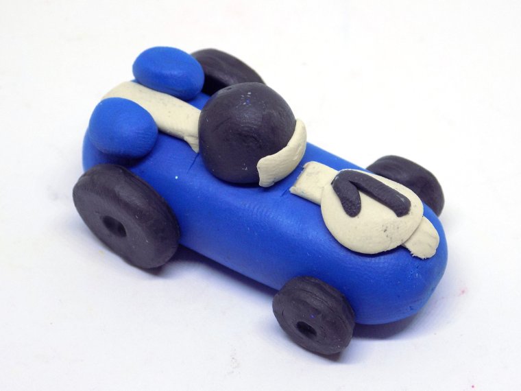 Машина из пластилина