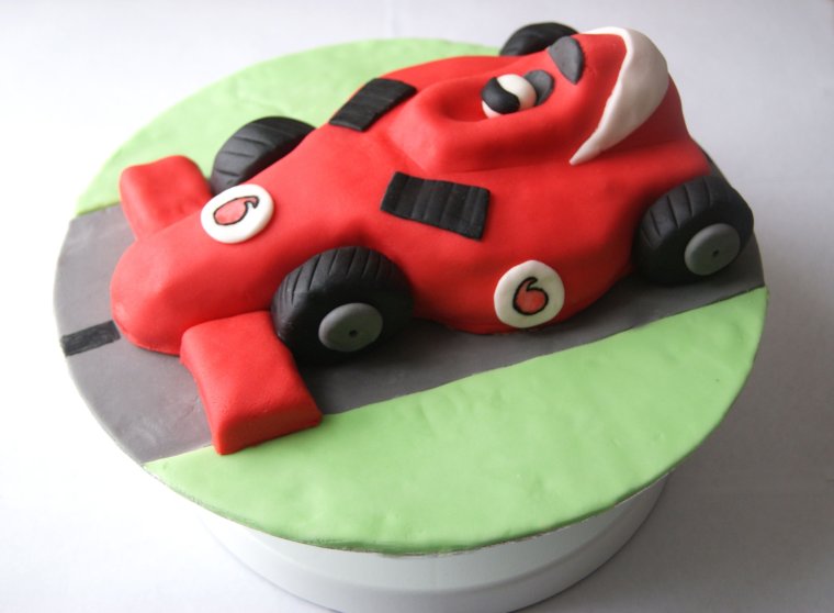 Гоночная машинка из пластилина