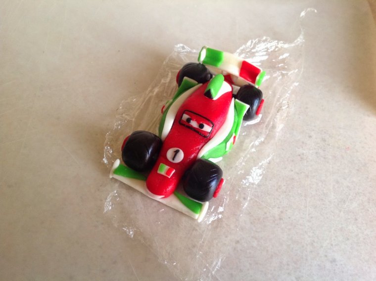 Машинка из мастики