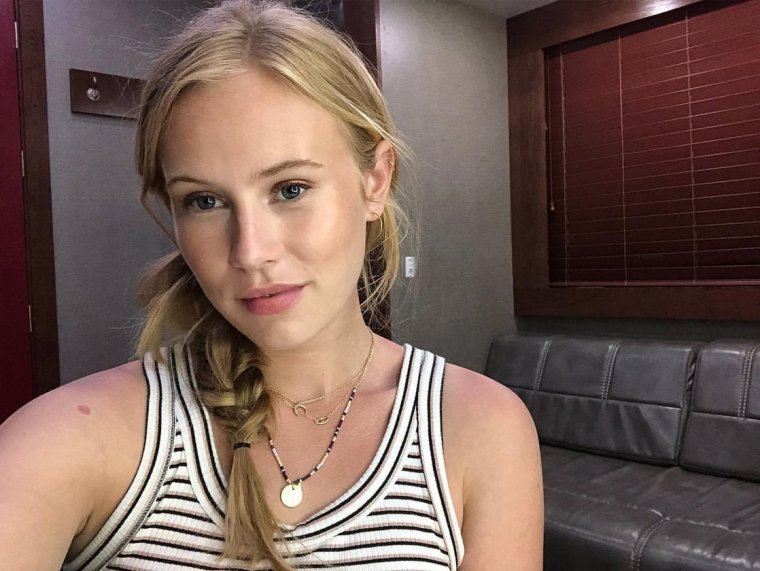 Даника Ярош постельном сцене