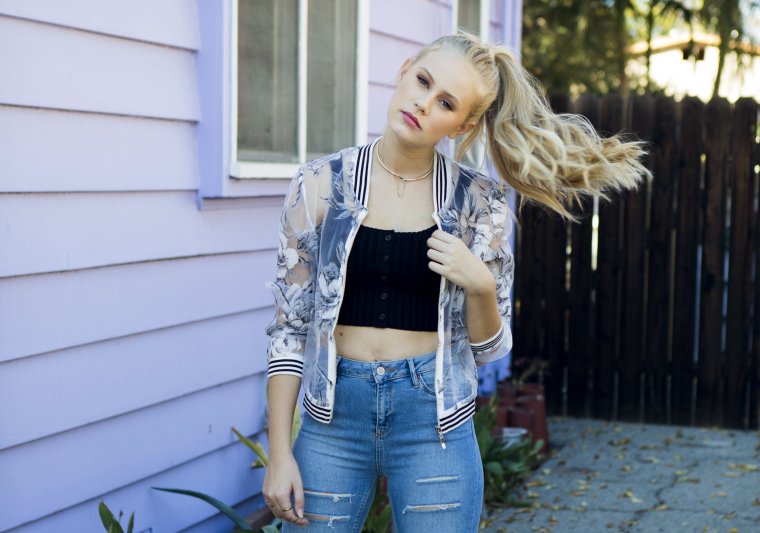 Даника Ярош 18 +