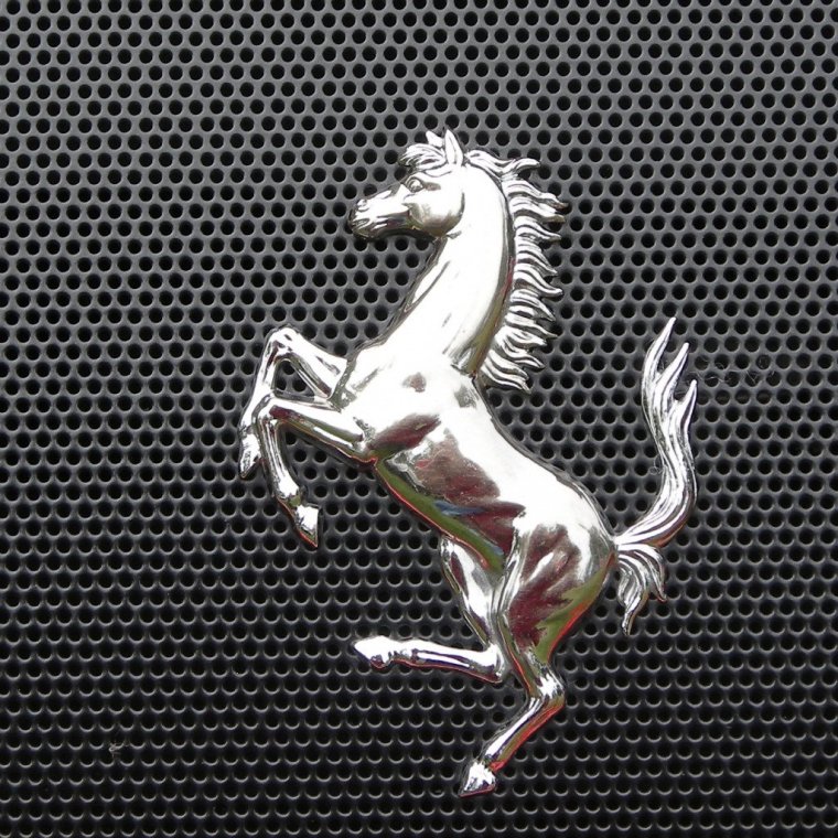 Марка автомобиля с лошадью