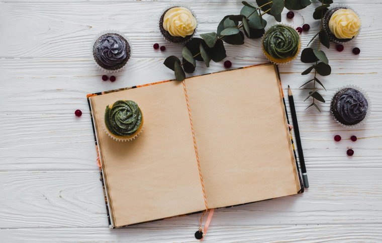 Ежедневник на столе