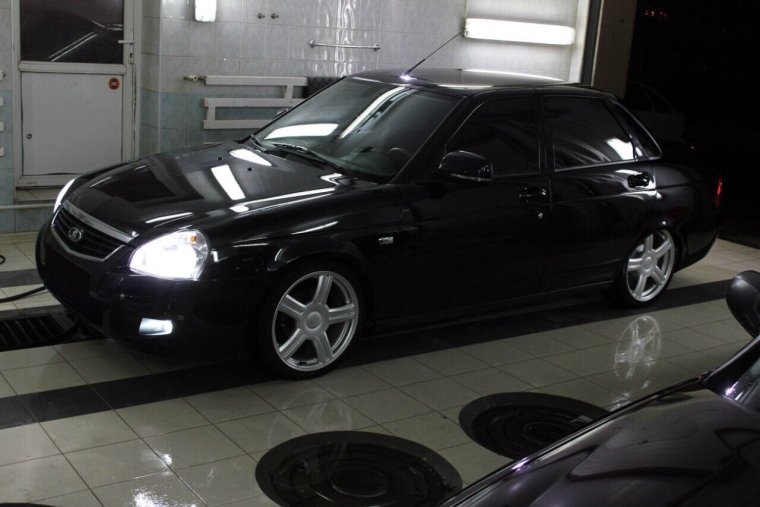 Лада Приора черная торусы 17