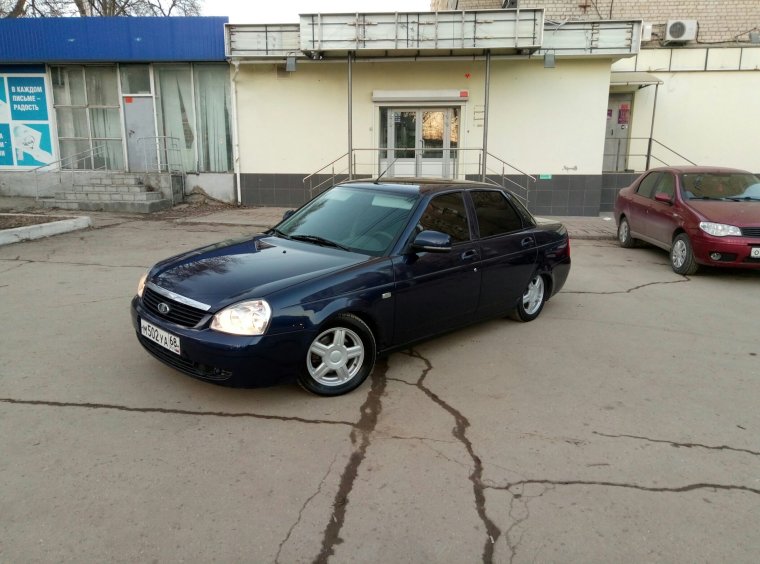 Лада Приора черная торусы 17 седан