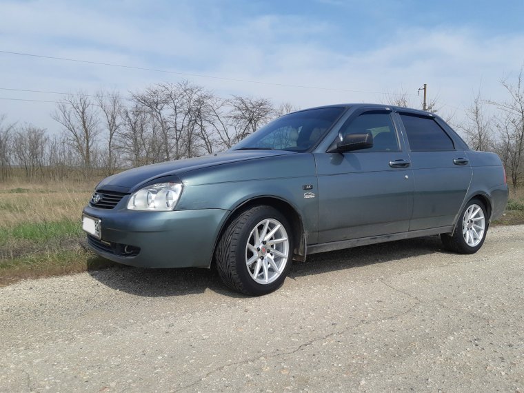 ВАЗ 2172 Приора хэтчбек темно зеленая