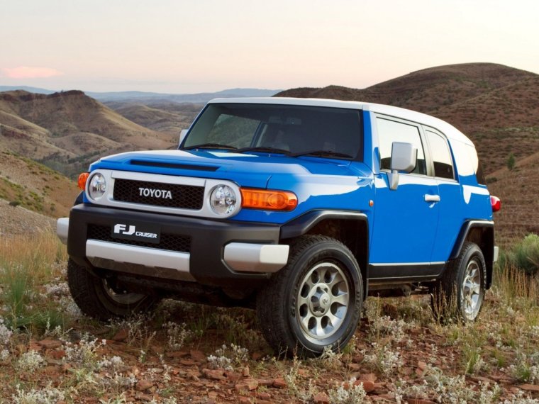 Машина Toyota FJ Cruiser
