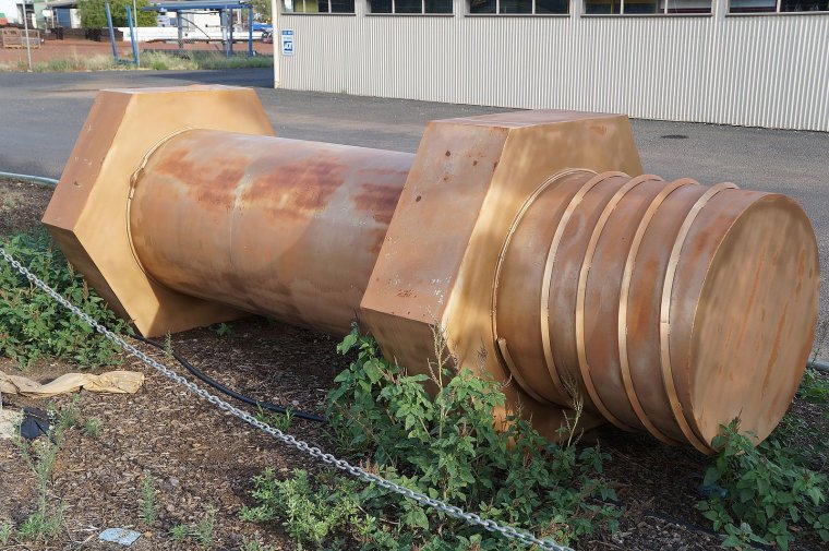 Самый огромный болт