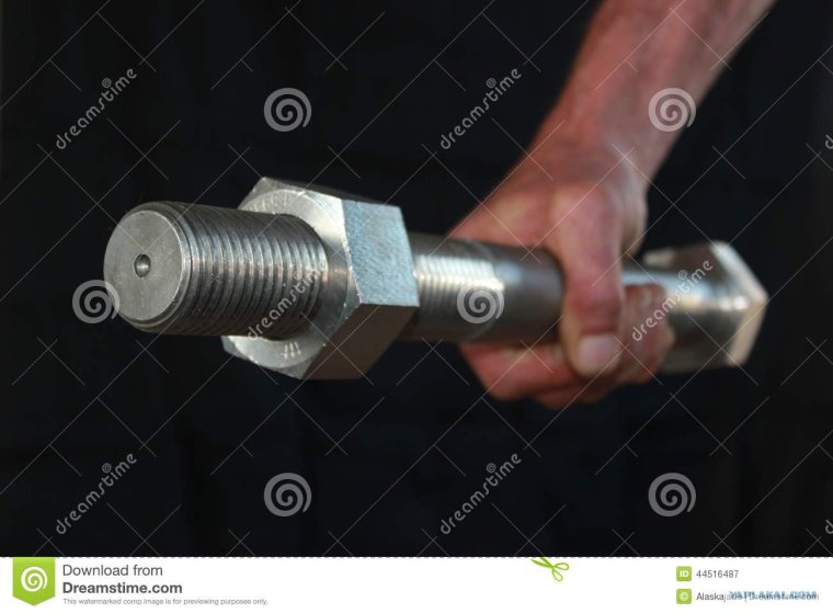 Большой болт с гайкой