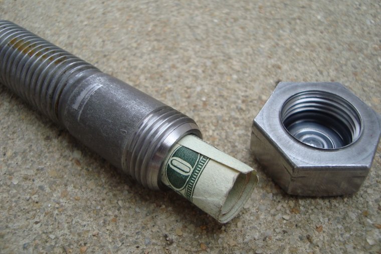 Болт тайник для денег