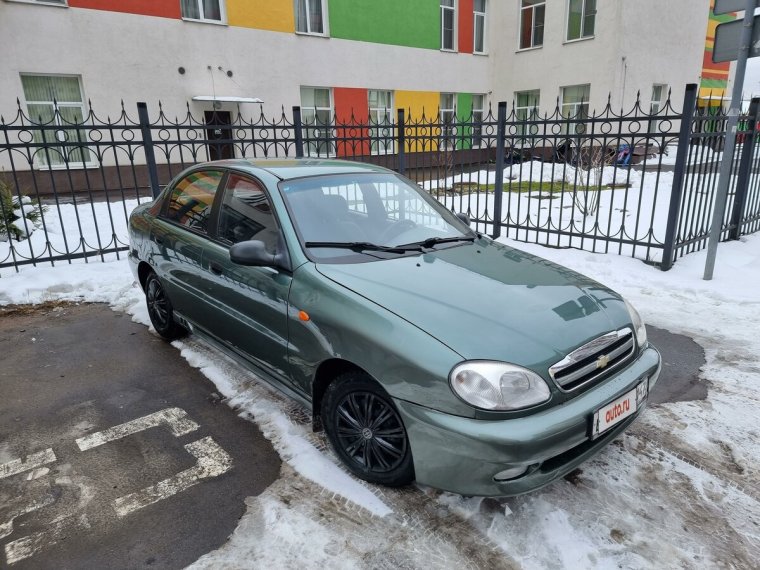 Chevrolet lanos зеленый