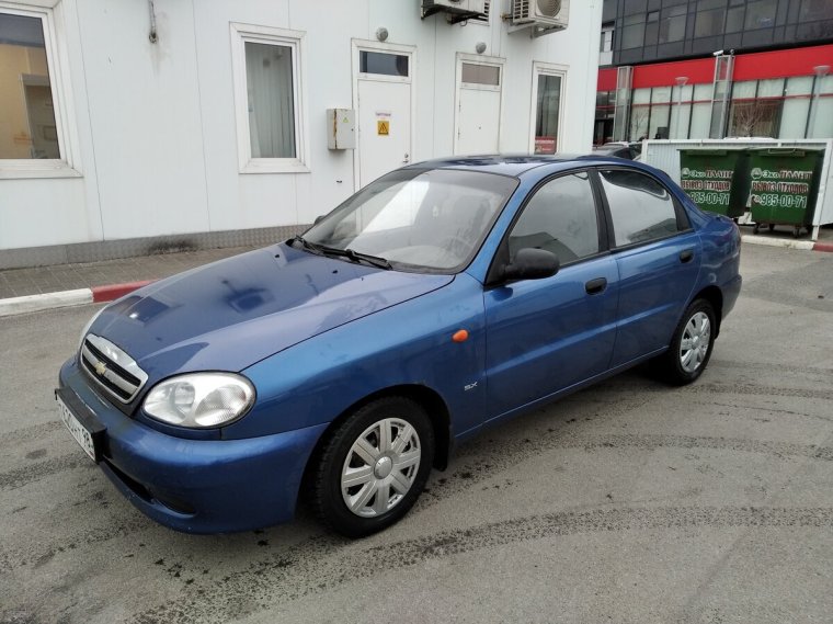 Chevrolet lanos красный