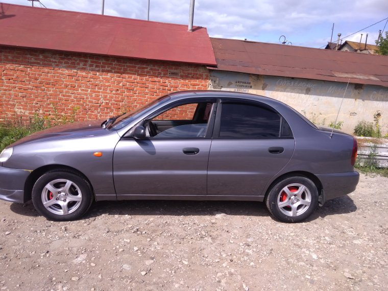 Chevrolet lanos зеленый