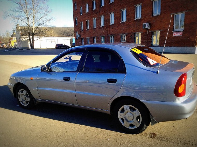 Chevrolet lanos серебристый