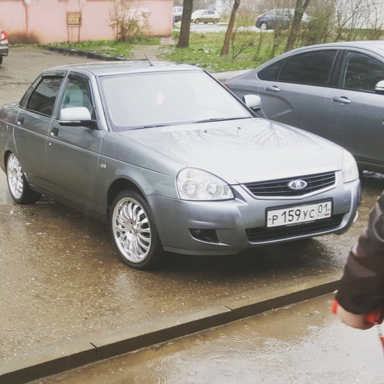 Лада Приора седан черная на штампах